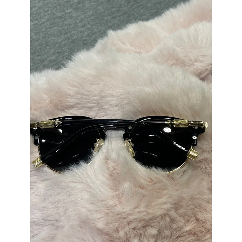 Unisex AONOR Sunglasses One Size Black and Gold